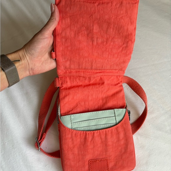 Kipling cross body. - Picture 3 of 9